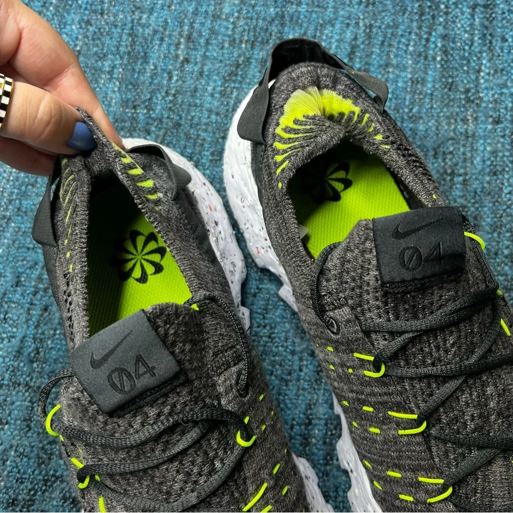 Nike Space Hippie 04 Sneakers in Black Grey Volt - Picture 6 of 11